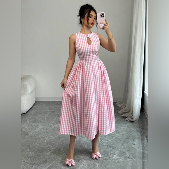 SHEIN CURVE PINK AND WHITE GINGHAM DRESS 🩷🤍🩷🤍🩷🩷🩷🤍🤍🤍🤍🩷🤍🩷🩷🤍🩷🩷🤍🩷 - Picture 7 of 8